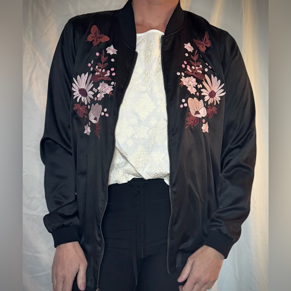 Xhilaration Black and Floral Satin Jacket - Picture 4 of 8